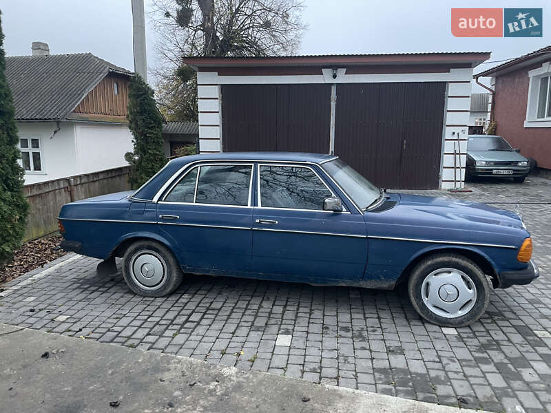 Седан Mercedes-Benz E-Class 1983 в Чернівцях