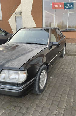 Седан Mercedes-Benz E-Class 1995 в Львове