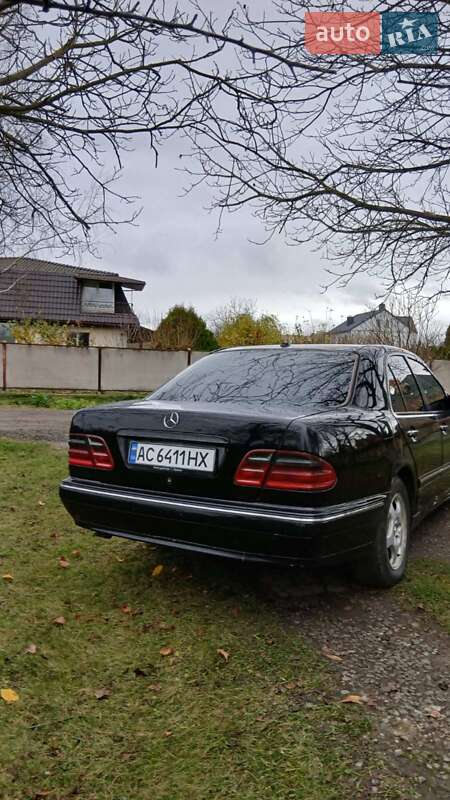 Седан Mercedes-Benz E-Class 2001 в Луцке