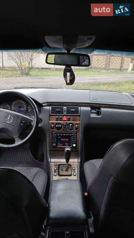 Седан Mercedes-Benz E-Class 2001 в Луцке