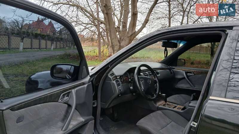 Седан Mercedes-Benz E-Class 2001 в Луцке