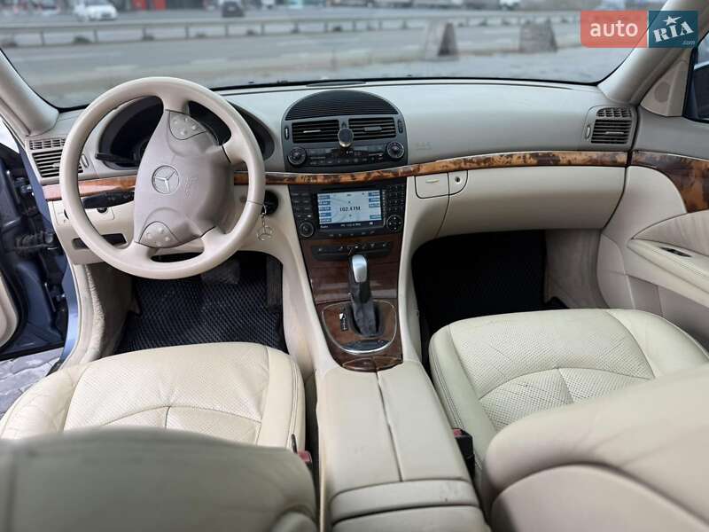 Седан Mercedes-Benz E-Class 2004 в Черновцах