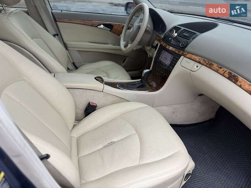 Седан Mercedes-Benz E-Class 2004 в Черновцах