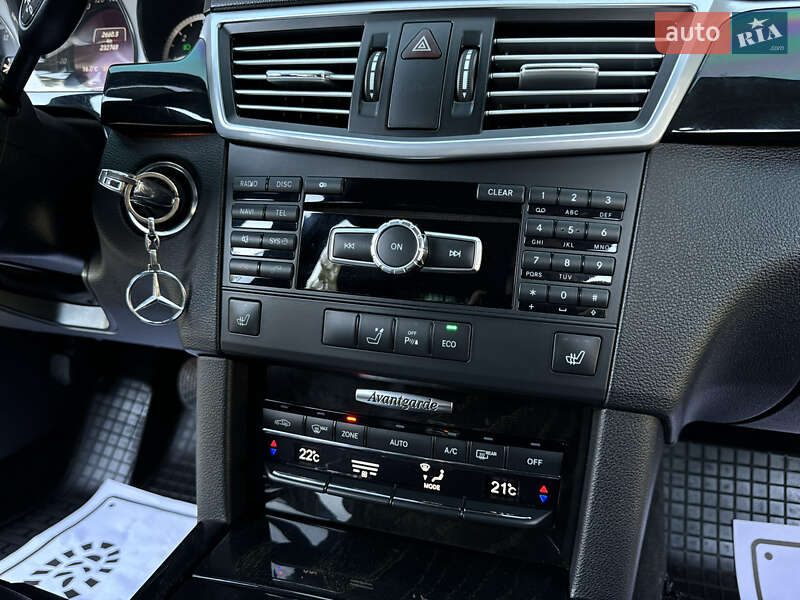 Седан Mercedes-Benz E-Class 2012 в Дрогобыче