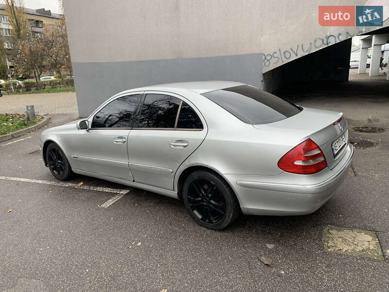 Седан Mercedes-Benz E-Class 2002 в Києві