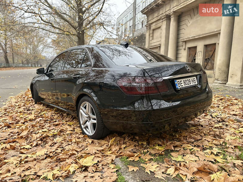Седан Mercedes-Benz E-Class 2011 в Николаеве