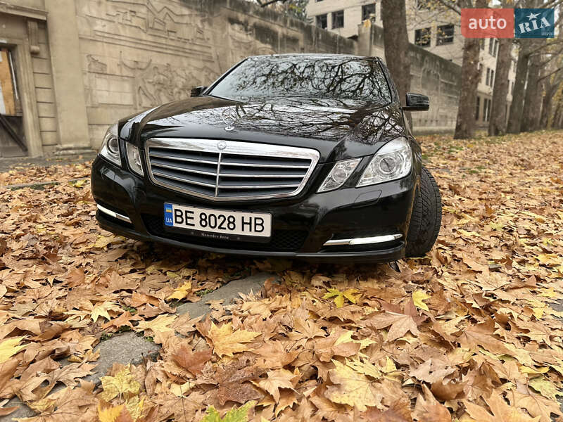 Седан Mercedes-Benz E-Class 2011 в Николаеве