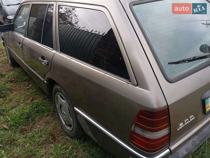 Универсал Mercedes-Benz E-Class 1989 в Ратным