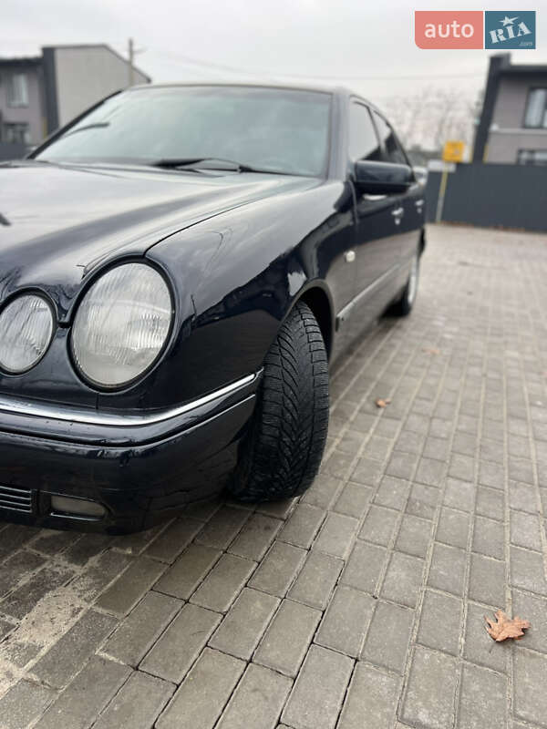 Седан Mercedes-Benz E-Class 1998 в Львове
