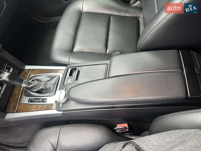 Седан Mercedes-Benz E-Class 2011 в Николаеве
