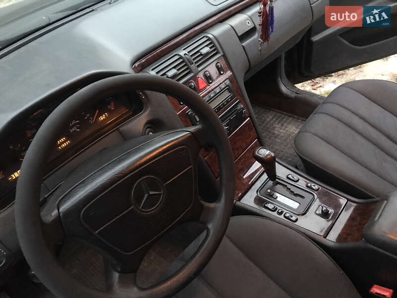 Седан Mercedes-Benz E-Class 1996 в Ременове