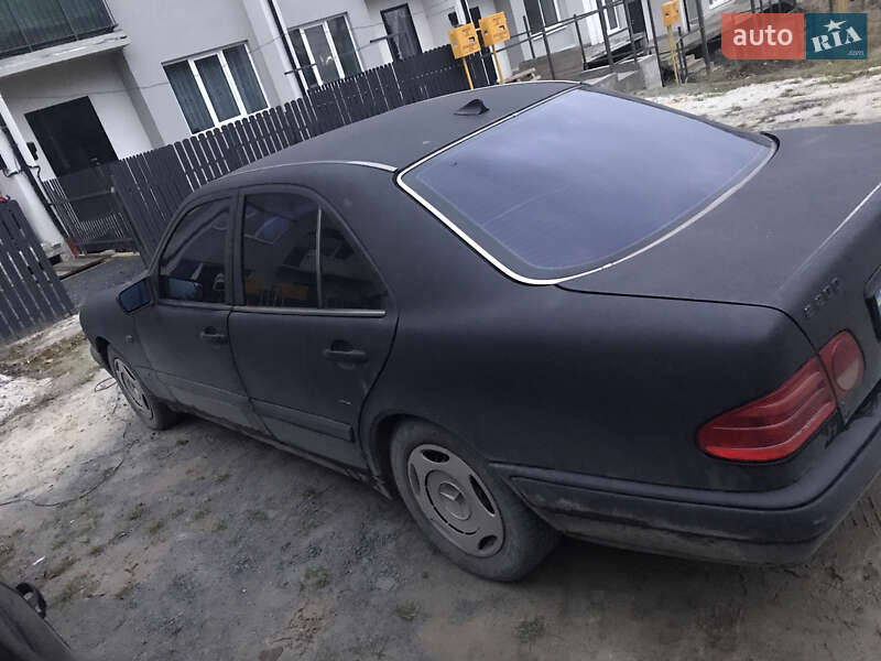 Седан Mercedes-Benz E-Class 1996 в Ременове