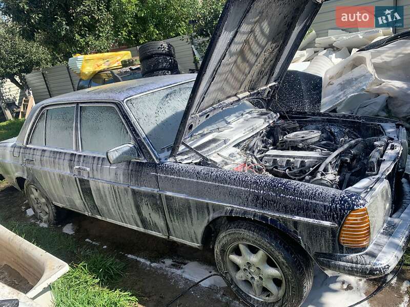 Седан Mercedes-Benz E-Class 1979 в Житомире