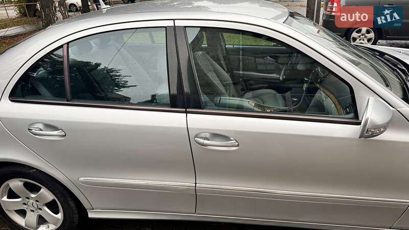 Седан Mercedes-Benz E-Class 2007 в Чернівцях