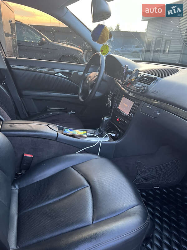 Седан Mercedes-Benz E-Class 2003 в Рокитному