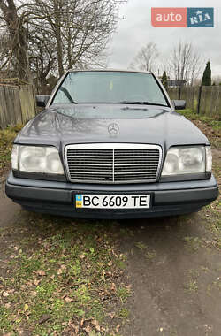 Седан Mercedes-Benz E-Class 1994 в Львове