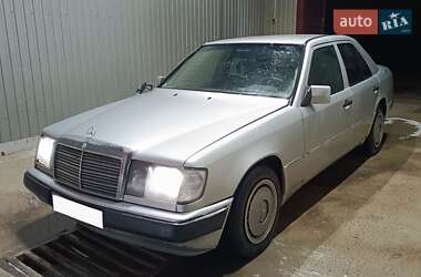 Седан Mercedes-Benz E-Class 1988 в Сумах