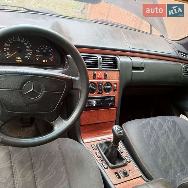 Седан Mercedes-Benz E-Class 1998 в Борщеві фото 2 Седан Mercedes-Benz E-Class 1998 в Борщеві
