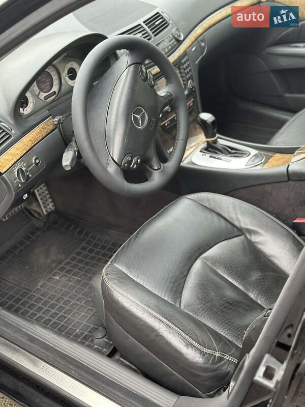 Седан Mercedes-Benz E-Class 2005 в Львове