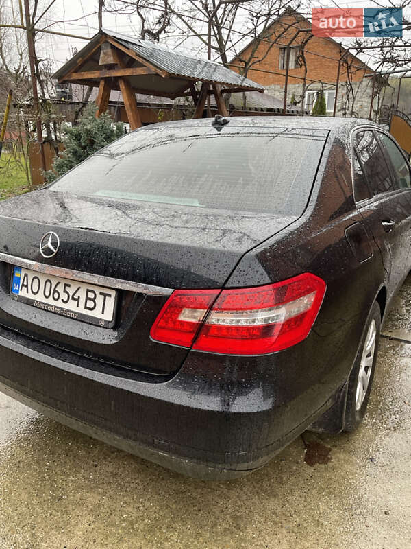 Седан Mercedes-Benz E-Class 2011 в Тячеве