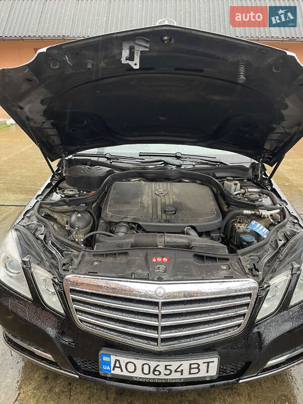 Седан Mercedes-Benz E-Class 2011 в Тячеве