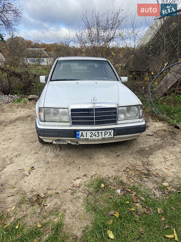Mercedes-Benz E-Class 1990 Mercedes-Benz E-Class 1990
