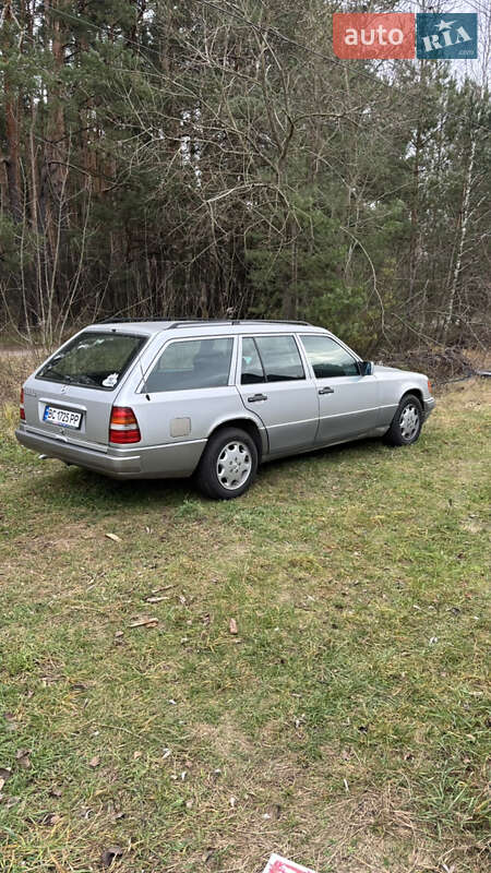 Универсал Mercedes-Benz E-Class 1992 в Киеве фото 2 Универсал Mercedes-Benz E-Class 1992 в Киеве