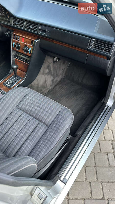 Универсал Mercedes-Benz E-Class 1992 в Киеве фото 17 Универсал Mercedes-Benz E-Class 1992 в Киеве