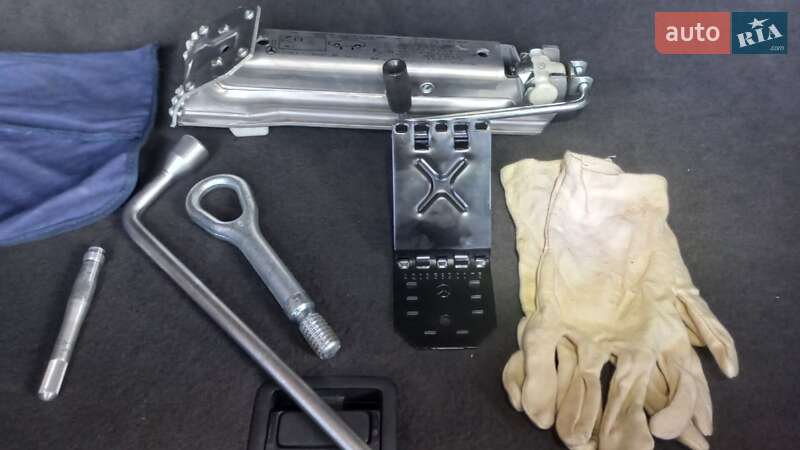 Седан Mercedes-Benz E-Class 2002 в Києві фото 51 Седан Mercedes-Benz E-Class 2002 в Києві