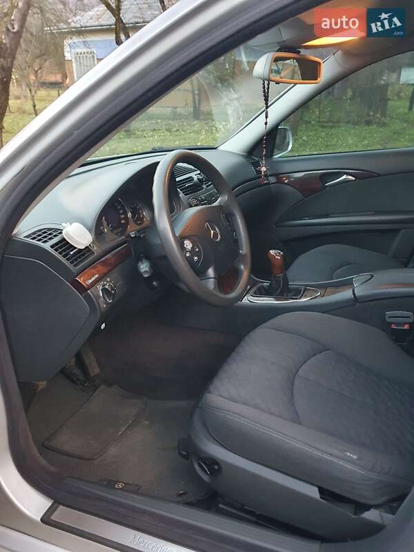 Седан Mercedes-Benz E-Class 2003 в Косове фото 25 Седан Mercedes-Benz E-Class 2003 в Косове