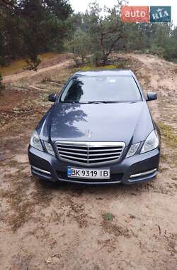 Седан Mercedes-Benz E-Class 2012 в Сарнах