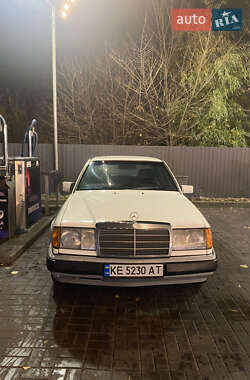 Седан Mercedes-Benz E-Class 1990 в Днепре