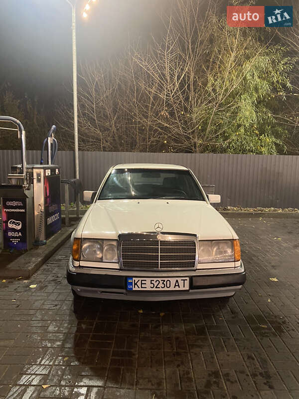 Mercedes-Benz E-Class 1990