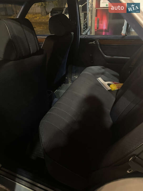 Седан Mercedes-Benz E-Class 1990 в Дніпрі