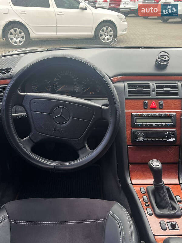 Седан Mercedes-Benz E-Class 1998 в Кривом Роге