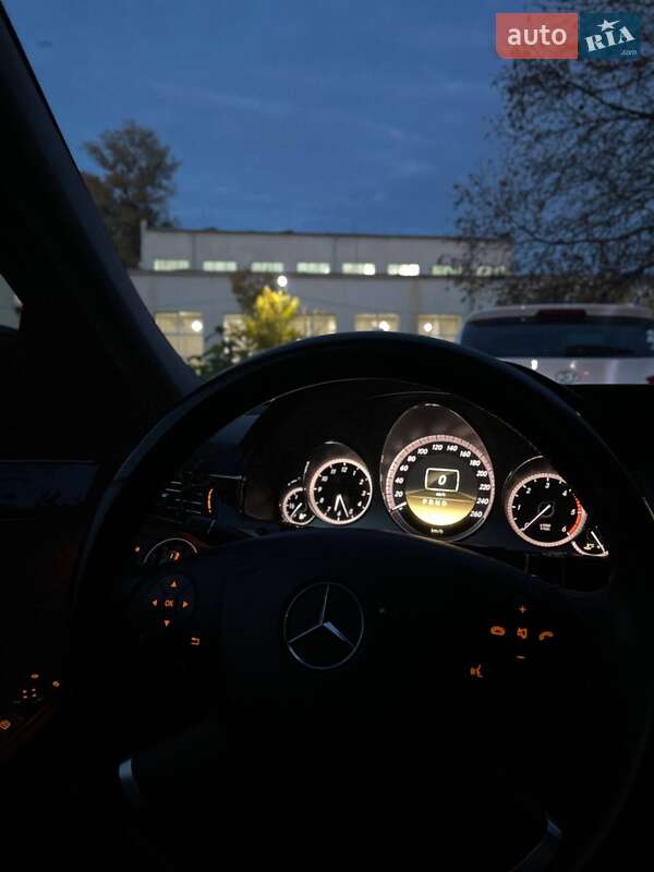 Універсал Mercedes-Benz E-Class 2011 в Ужгороді