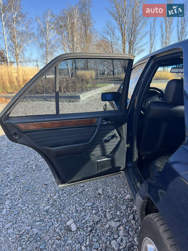 Седан Mercedes-Benz E-Class 1988 в Дмитровке