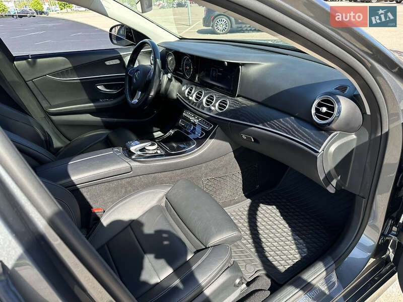 Седан Mercedes-Benz E-Class 2016 в Киеве