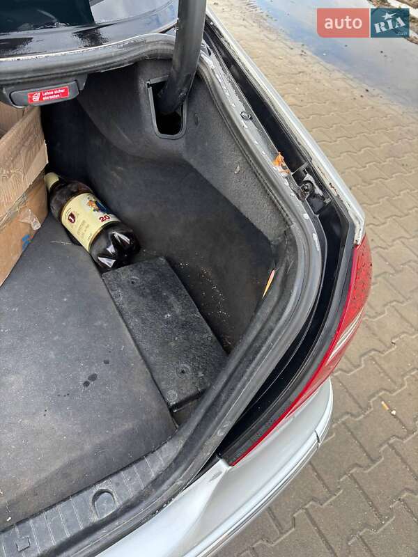 Седан Mercedes-Benz E-Class 2004 в Киеве