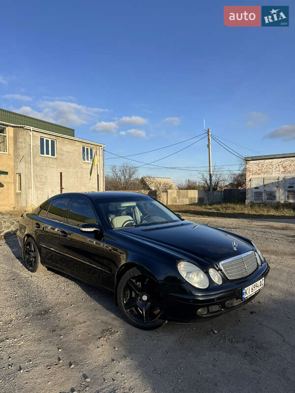 Седан Mercedes-Benz E-Class 2004 в Киеве