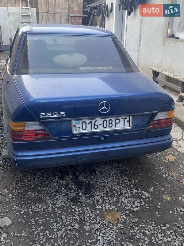 Седан Mercedes-Benz E-Class 1988 в Ужгороде