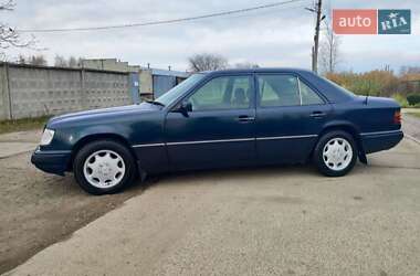 Седан Mercedes-Benz E-Class 1988 в Черняхове