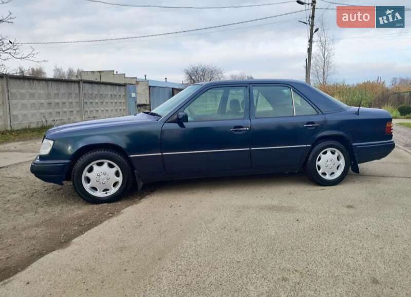 Седан Mercedes-Benz E-Class 1988 в Черняхові
