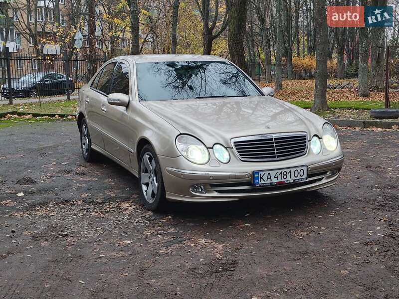 Седан Mercedes-Benz E-Class 2004 в Киеве