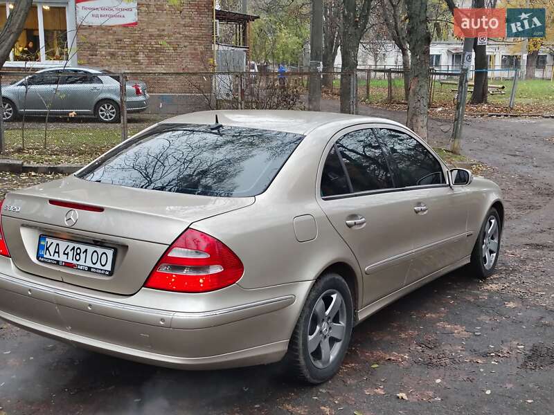 Седан Mercedes-Benz E-Class 2004 в Киеве