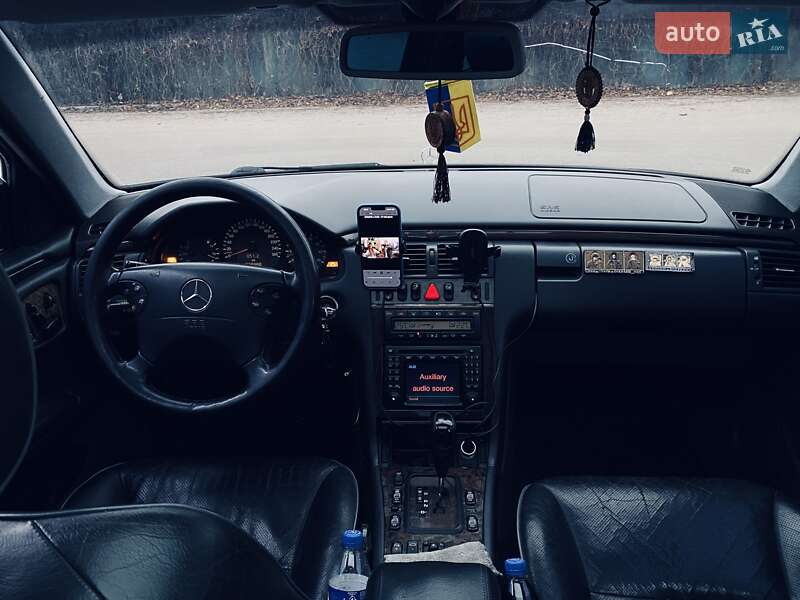 Седан Mercedes-Benz E-Class 2001 в Дніпрі