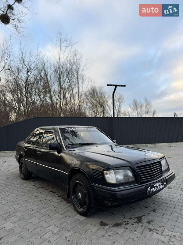 Седан Mercedes-Benz E-Class 1993 в Черновцах