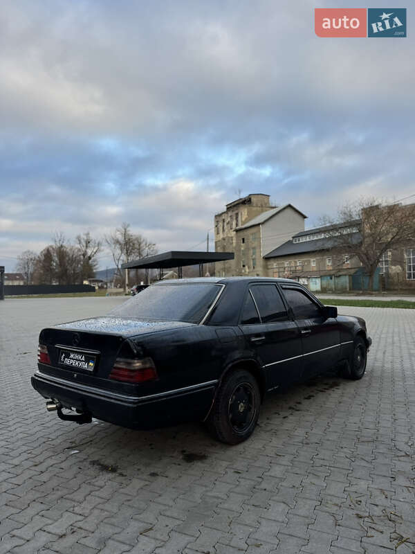 Седан Mercedes-Benz E-Class 1993 в Черновцах