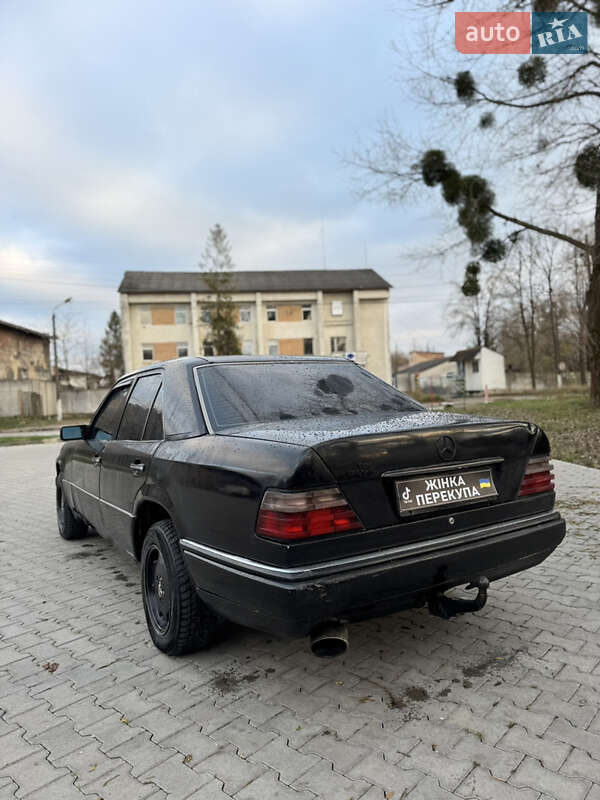 Седан Mercedes-Benz E-Class 1993 в Черновцах
