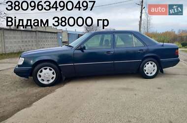 Седан Mercedes-Benz E-Class 1988 в Черняхові